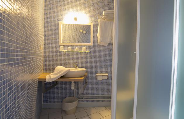Breizh'Hotel en Bretagne salle d eau